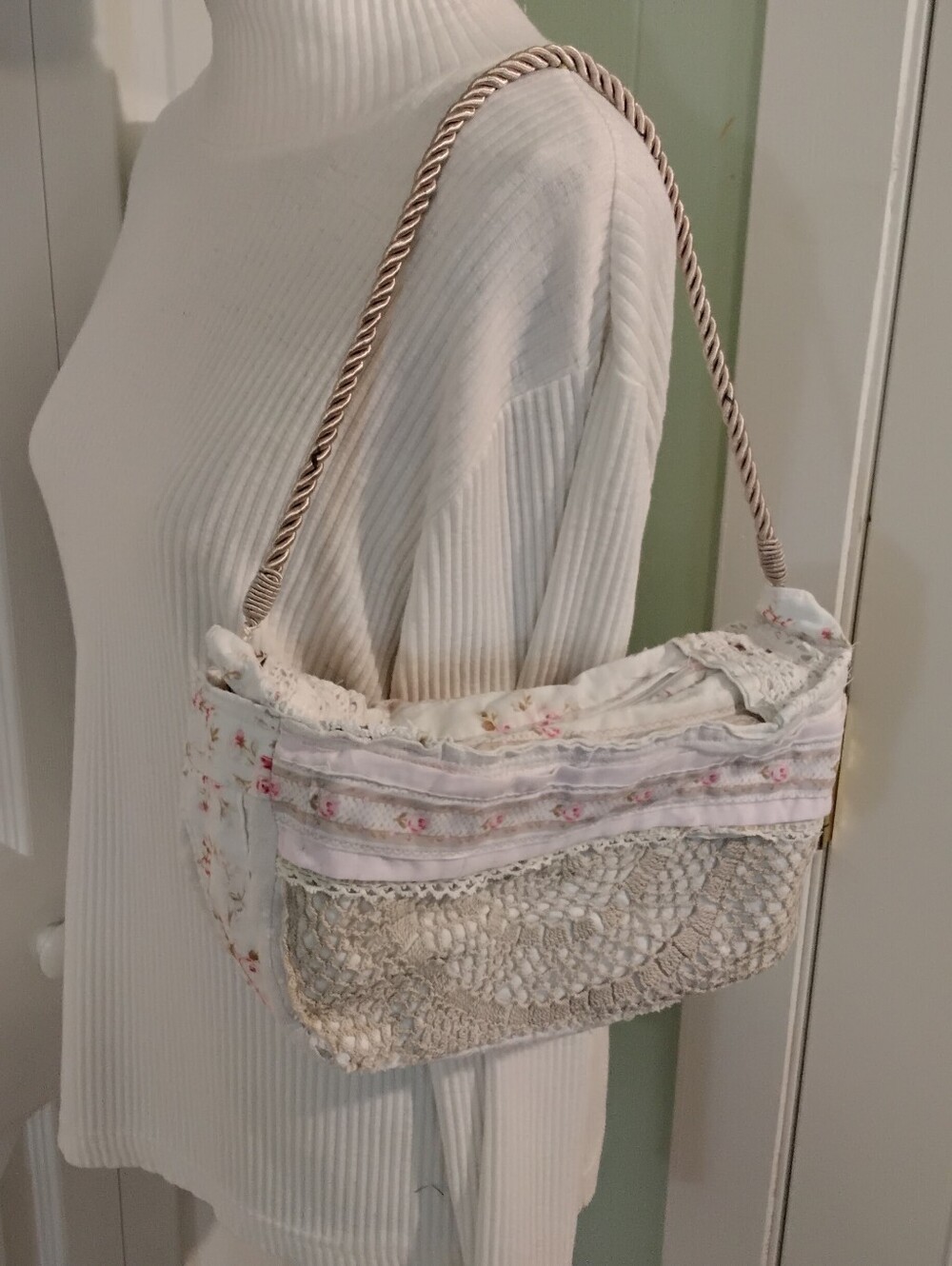 4054 Small Vintage-Inspired Cream & Pink Crochet Shoulder Bag, 11" X 6" X 3".